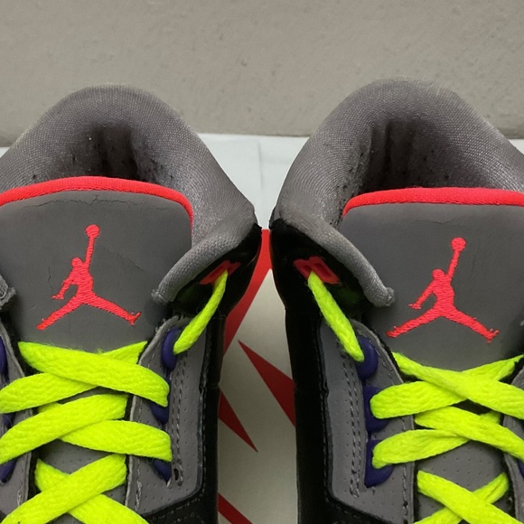 NIKE AIR JORDAN 3 RETRO BLACK ATOMIC JOKER PURPLE- Size US 6.5 Y / EUR 40 - Picture 4 of 8